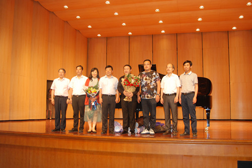 音乐会演出嘉宾合影留念.JPG 音乐会演出嘉宾合影留念.JPG