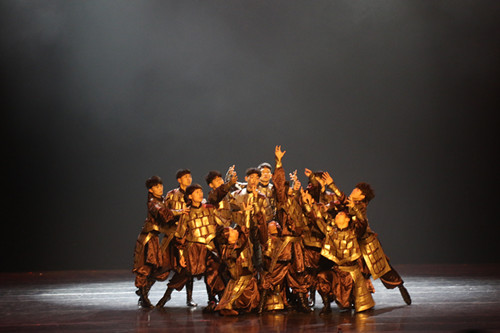 群舞《东归路》.jpg 群舞《东归路》.jpg