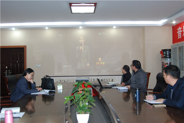 观看时代楷模专题片.jpg 观看时代楷模专题片.jpg