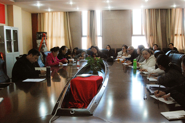 学院举行18大政治理论学习_副本.jpg 学院举行18大政治理论学习_副本.jpg