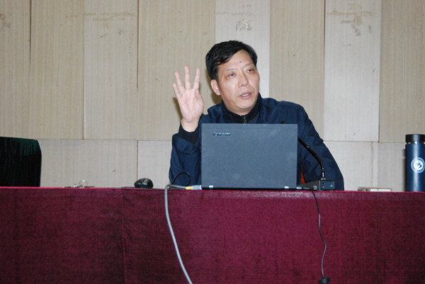 党总支书记杨玉海作报告_副本.jpg 党总支书记杨玉海作报告_副本.jpg