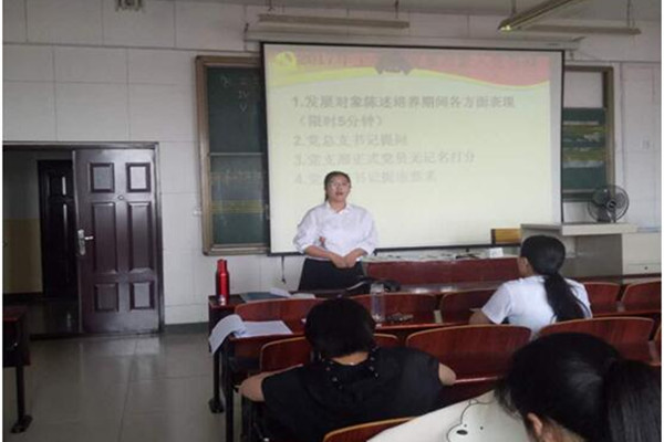 2017年上半年答辩新闻_副本.jpg 2017年上半年答辩新闻_副本.jpg