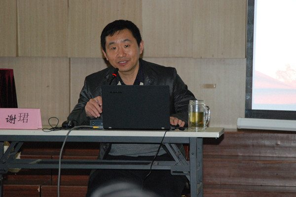 谢珺副教授做讲座.jpg 谢珺副教授做讲座.jpg