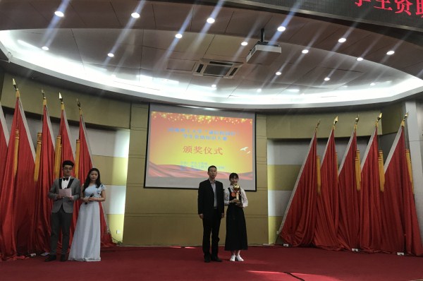 我院代表队荣获学校“诚信校园行”学生资助知识大赛总冠军2_副本.jpg 我院代表队荣获学校“诚信校园行”学生资助知识大赛总冠军2_副本.jpg