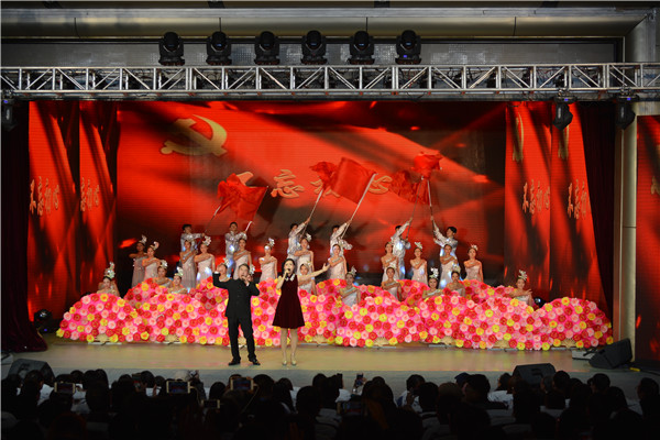 1、歌舞不忘初心 (1).jpg 1、歌舞不忘初心 (1).jpg