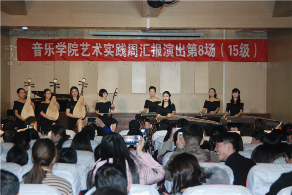 演出现场2.jpg 演出现场2.jpg