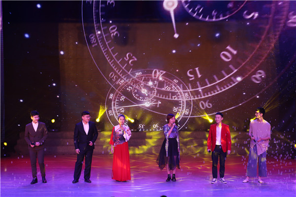 2、优秀毕业生返校表演.jpg 2、优秀毕业生返校表演.jpg